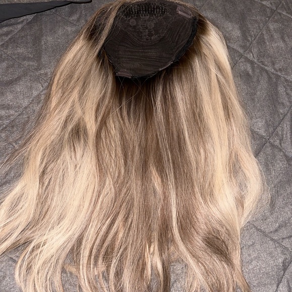 Luxurious blonde 100% HUMAN HAIR TOPPER 9*9 LIKE NEW***Feel like a STAR!*** - Picture 5 of 5